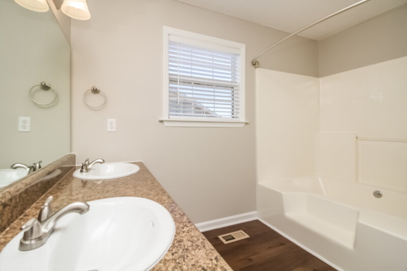 2,140/Mo, 918 Tal Ln La Vergne, TN 37086 Master Bathroom View 2