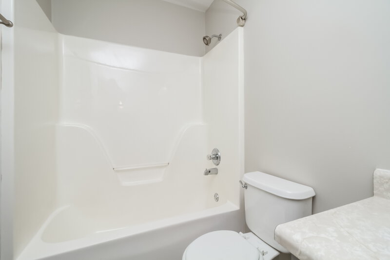 2,140/Mo, 918 Tal Ln La Vergne, TN 37086 Bathroom View