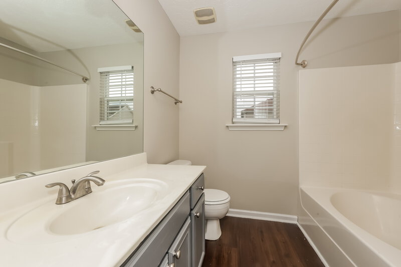 1,965/Mo, 1017 Cheryl Ln La Vergne, TN 37086 Main Bathroom View