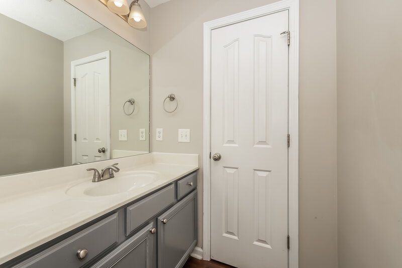 1,965/Mo, 1017 Cheryl Ln La Vergne, TN 37086 Bathroom View 2