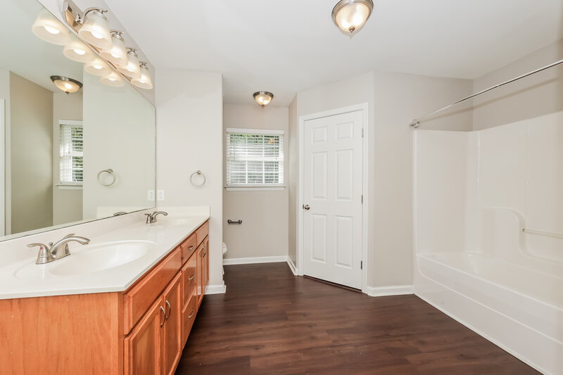 2,035/Mo, 1301 Bundy Ct Smyrna, TN 37167 Main Bathroom View