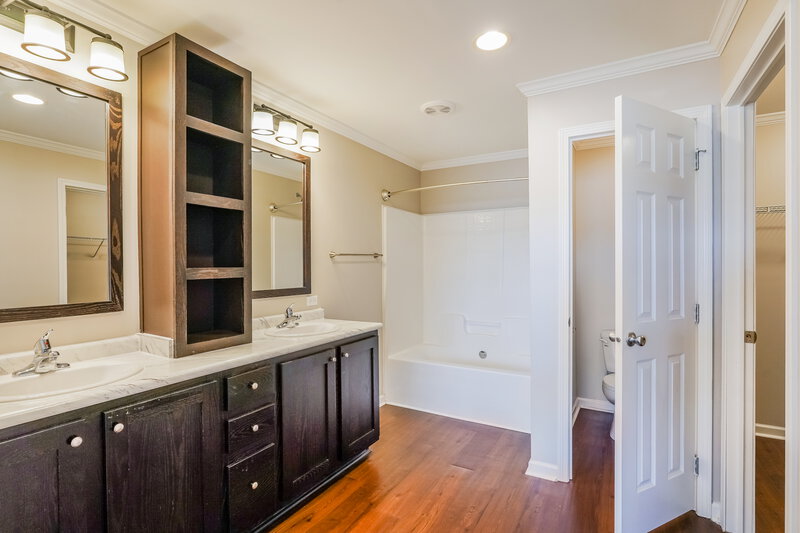 2,035/Mo, 2003 Vancroft Cir Spring Hill, TN 37174 Main Bathroom View
