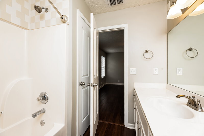 1,870/Mo, 1515 Clifdon Ct Murfreesboro, TN 37128 Main Bathroom View