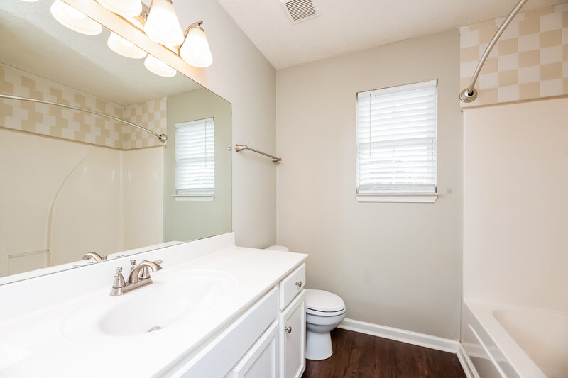 1,870/Mo, 1515 Clifdon Ct Murfreesboro, TN 37128 Main Bathroom View 2