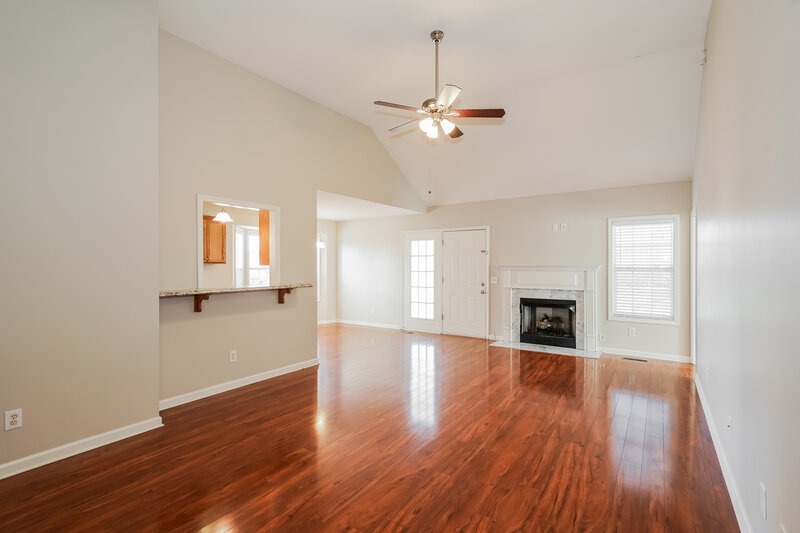 2,320/Mo, 268 Iris Dr Hendersonville, TN 37075 Living Room View 2