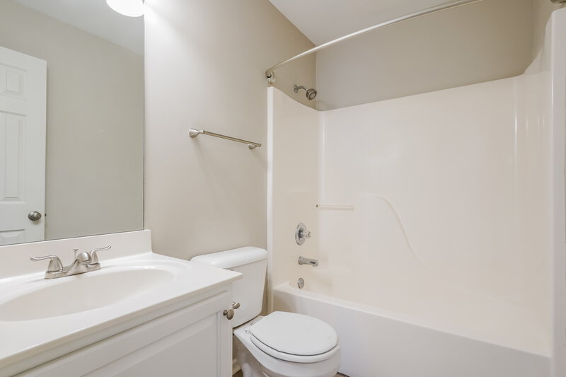 2,320/Mo, 268 Iris Dr Hendersonville, TN 37075 Bathroom View