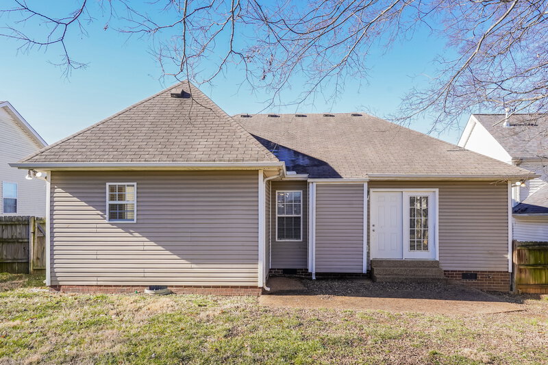 2,320/Mo, 268 Iris Dr Hendersonville, TN 37075 Rear View