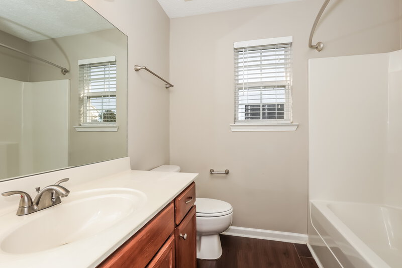 1,845/Mo, 2219 Cason Trl Murfreesboro, TN 37128 Main Bathroom View