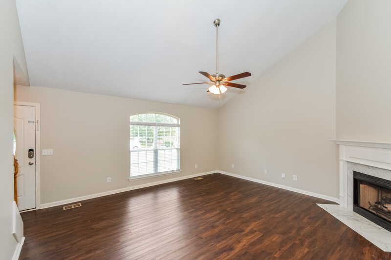 2,385/Mo, 128 Louann Ln Hendersonville, TN 37075 Living Room View 2