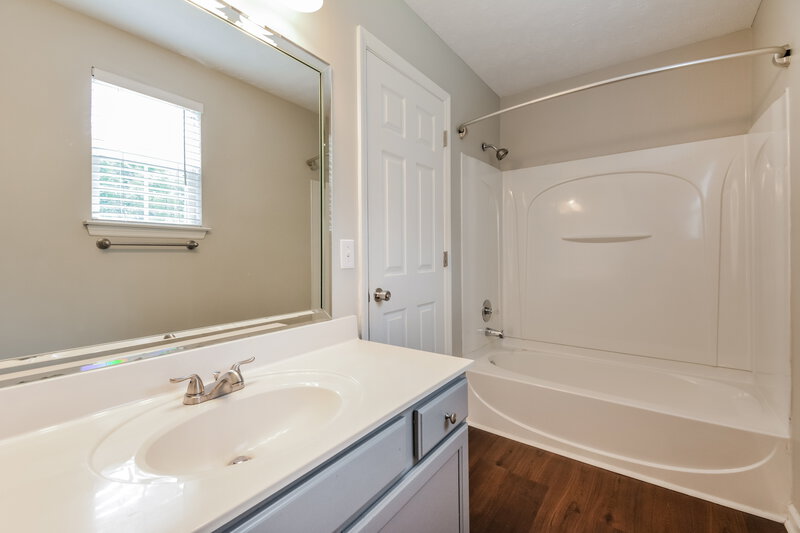2,385/Mo, 128 Louann Ln Hendersonville, TN 37075 Main Bathroom View