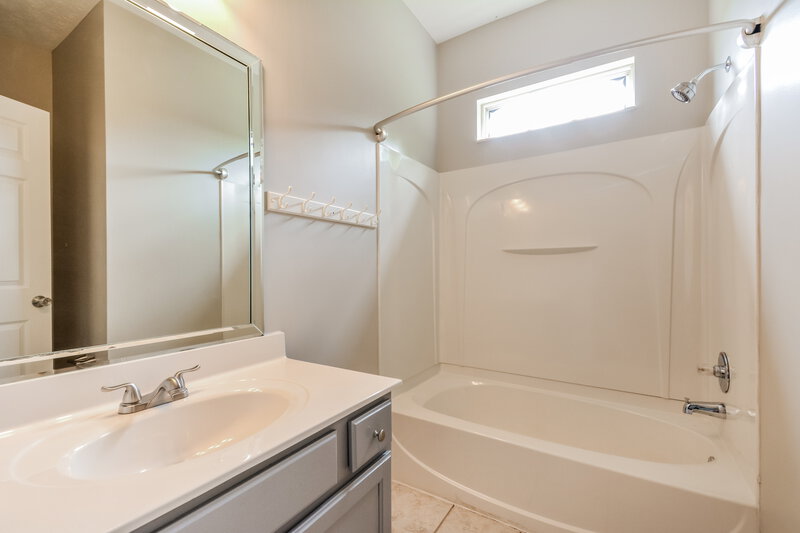 2,385/Mo, 128 Louann Ln Hendersonville, TN 37075 Bathroom View