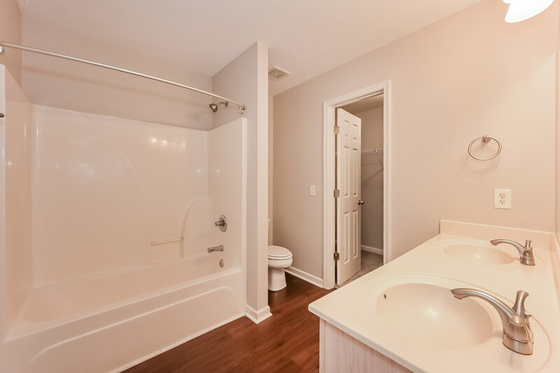 1,935/Mo, 1413 Chesterbrook Ct Antioch, TN 37013 Main Bathroom View