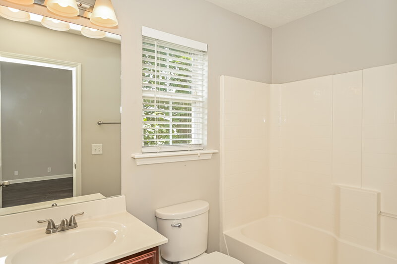 1,985/Mo, 8632 Lawson Dr Antioch, TN 37013 Main Bathroom View