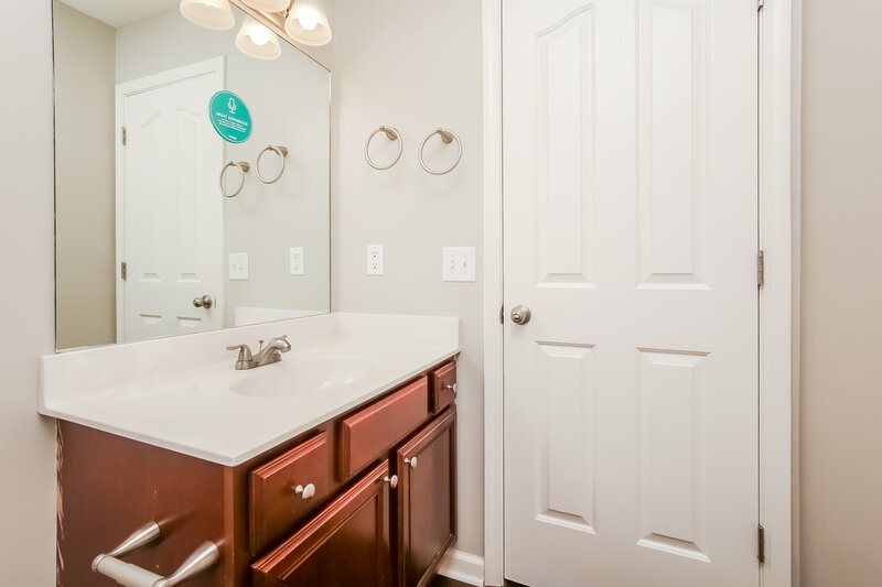2,940/Mo, 8632 Lawson Dr Antioch, TN 37013 Bathroom View