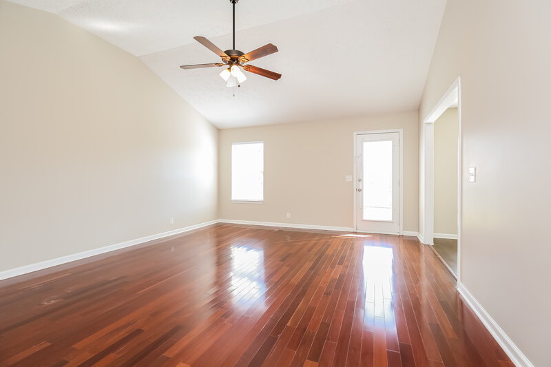 1,945/Mo, 1179 Everton Dr Murfreesboro, TN 37128 Living Room View