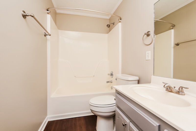 1,945/Mo, 1179 Everton Dr Murfreesboro, TN 37128 Bathroom View 2