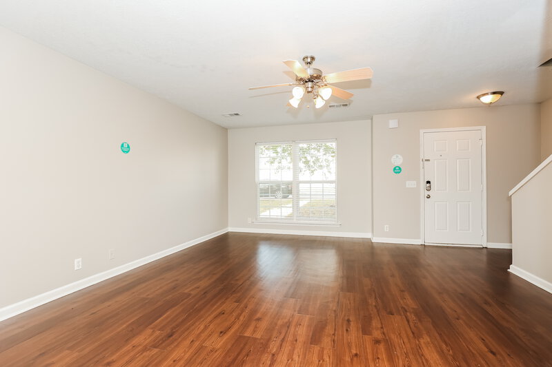 1,850/Mo, 3062 Ace Wintermeyer Dr La Vergne, TN 37086 Living Room View