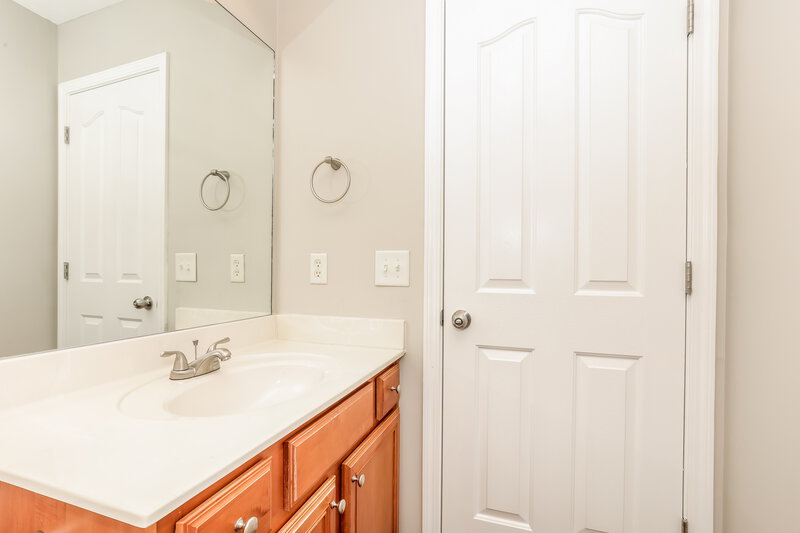 1,850/Mo, 3062 Ace Wintermeyer Dr La Vergne, TN 37086 Main Bathroom View