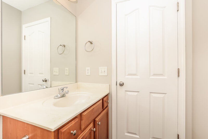1,850/Mo, 3062 Ace Wintermeyer Dr La Vergne, TN 37086 Bathroom View