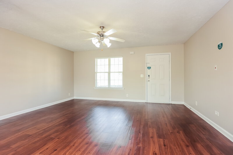 2,400/Mo, 8813 Cressent Glen Ct Antioch, TN 37013 Living Room View