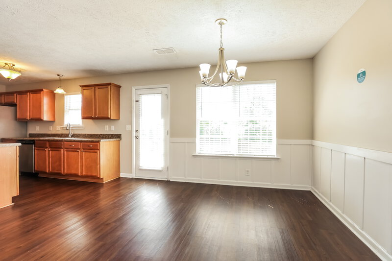 2,400/Mo, 8813 Cressent Glen Ct Antioch, TN 37013 Dining Room View 2