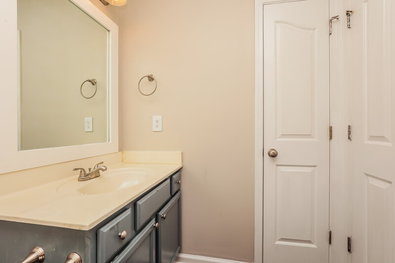 2,400/Mo, 8813 Cressent Glen Ct Antioch, TN 37013 Bathroom View