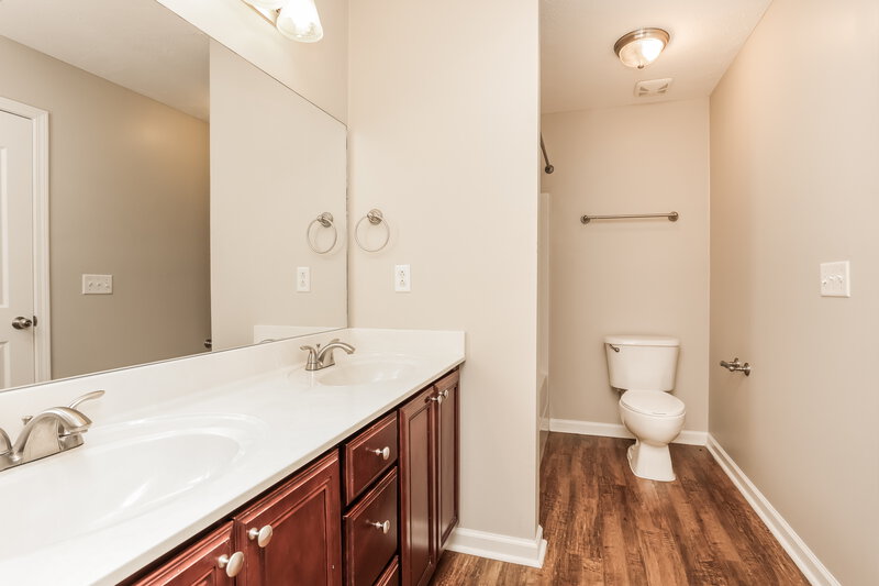 2,380/Mo, 3764 Indian Creek Blvd Murfreesboro, TN 37128 Main Bathroom View