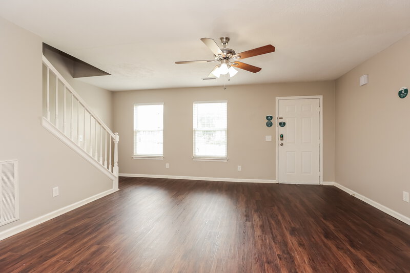 2,570/Mo, 222 Hermitage Dr Smyrna, TN 37167 Living Room View 2