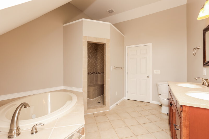 2,570/Mo, 222 Hermitage Dr Smyrna, TN 37167 Main Bathroom View 2