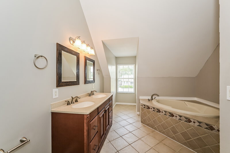 2,325/Mo, 222 Hermitage Dr Smyrna, TN 37167 Main Bathroom View