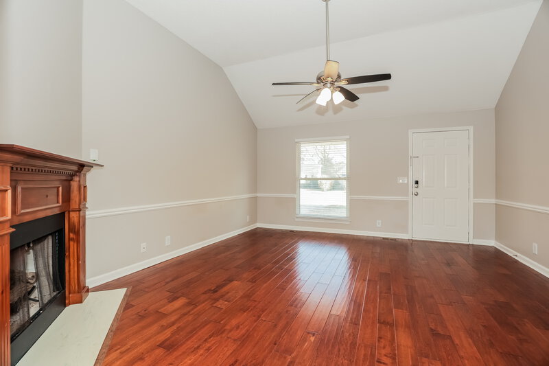 1,810/Mo, 1215 Falling Tree Ct Murfreesboro, TN 37130 Living Room View 2