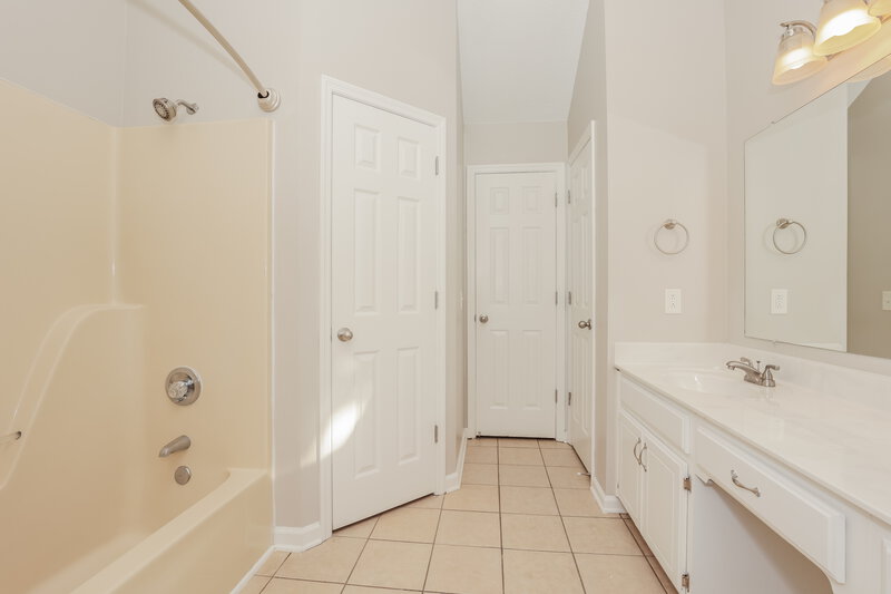 1,810/Mo, 1215 Falling Tree Ct Murfreesboro, TN 37130 Main Bathroom View 2