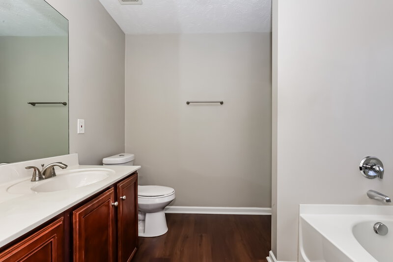 1,795/Mo, 3427 Almar Knot Dr Murfreesboro, TN 37128 Main Bathroom View 2