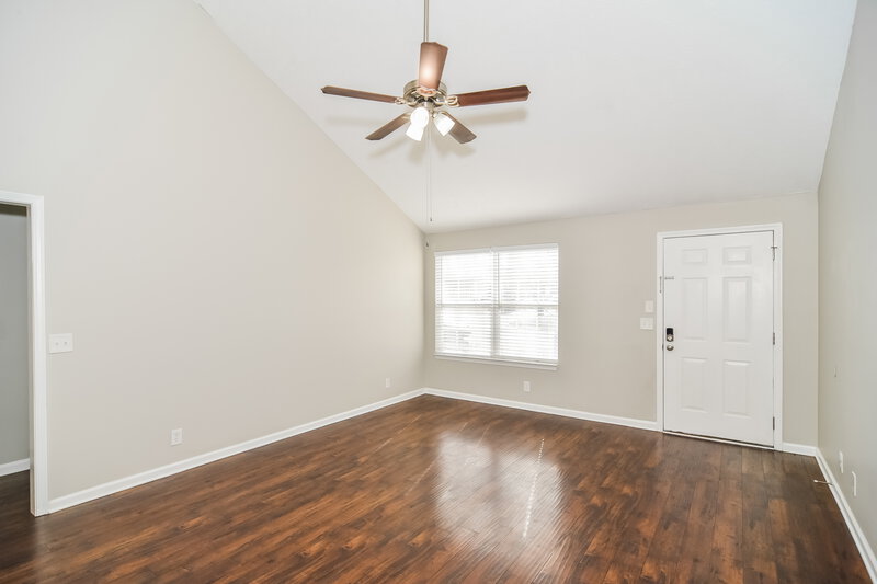 1,815/Mo, 3048 Roscommon Dr Murfreesboro, TN 37128 Living Room View 2