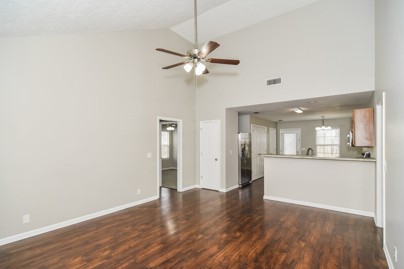 1,815/Mo, 3048 Roscommon Dr Murfreesboro, TN 37128 Living Room View 4