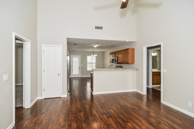 1,815/Mo, 3048 Roscommon Dr Murfreesboro, TN 37128 Living Room View 5