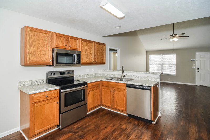 1,815/Mo, 3048 Roscommon Dr Murfreesboro, TN 37128 Kitchen View 2