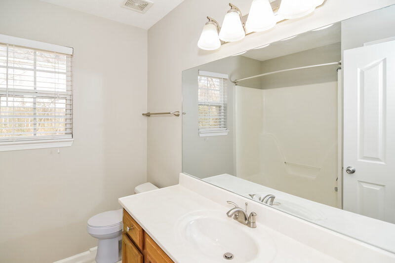 1,815/Mo, 3048 Roscommon Dr Murfreesboro, TN 37128 Main Bathroom View