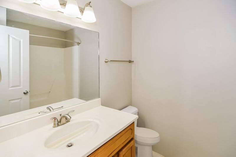 1,815/Mo, 3048 Roscommon Dr Murfreesboro, TN 37128 Bathroom View