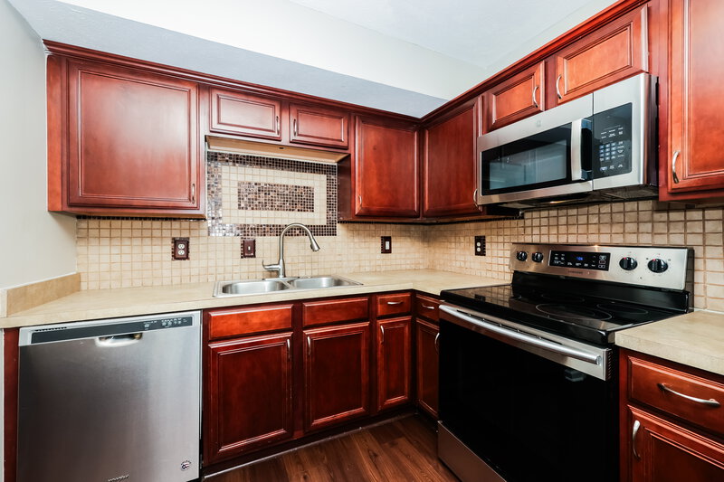 1,755/Mo, 710 Holland Ridge Dr La Vergne, TN 37086 Kitchen View 2