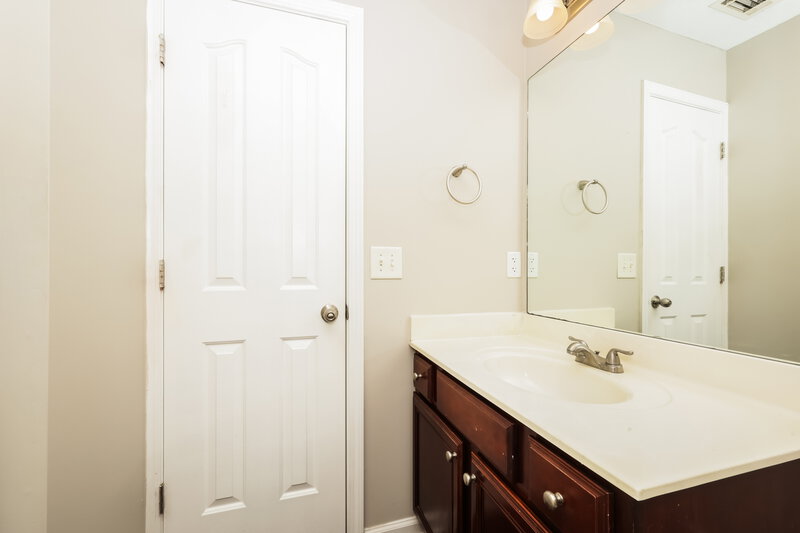 1,755/Mo, 710 Holland Ridge Dr La Vergne, TN 37086 Main Bathroom View 2