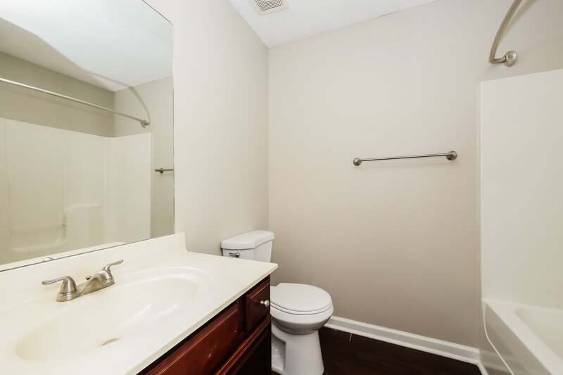 1,755/Mo, 710 Holland Ridge Dr La Vergne, TN 37086 Bathroom View