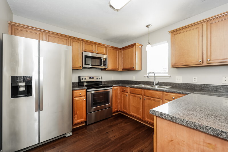 2,075/Mo, 3064 Ace Wintermeyer Dr La Vergne, TN 37086 Kitchen View