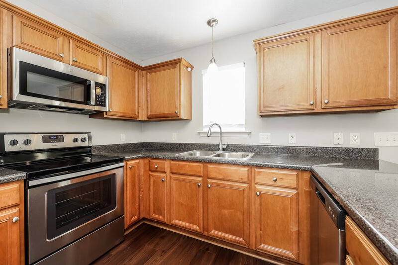 2,075/Mo, 3064 Ace Wintermeyer Dr La Vergne, TN 37086 Kitchen View 2