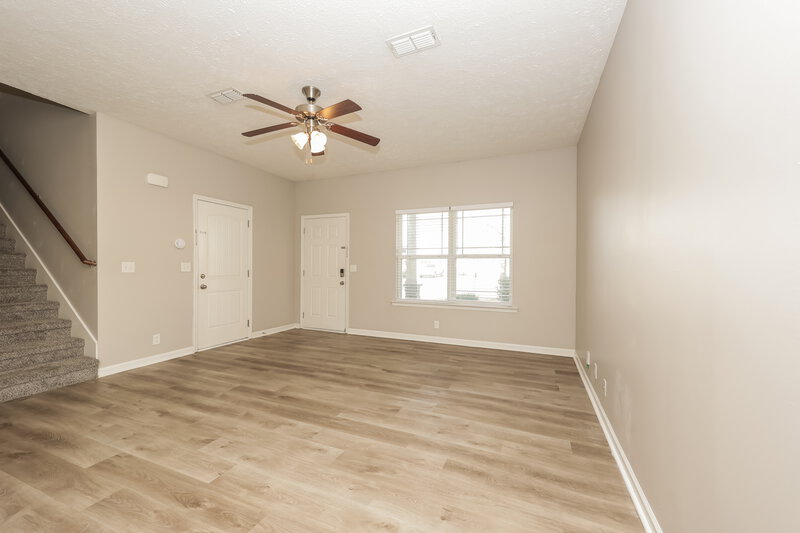 2,235/Mo, 2527 Salem Glen Xing Murfreesboro, TN 37128 Living Room View 2