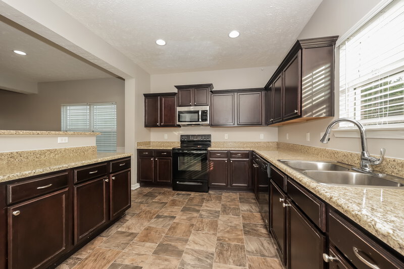 2,235/Mo, 2527 Salem Glen Xing Murfreesboro, TN 37128 Kitchen View 2