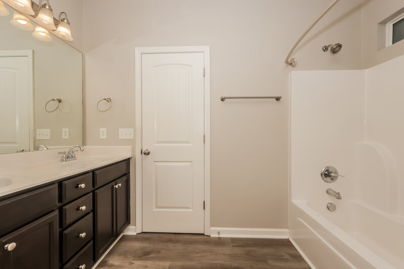 2,235/Mo, 2527 Salem Glen Xing Murfreesboro, TN 37128 Main Bathroom View