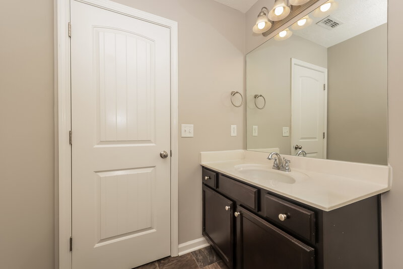 2,235/Mo, 2527 Salem Glen Xing Murfreesboro, TN 37128 Bathroom View 2