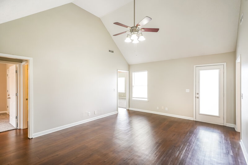 1,920/Mo, 4229 Nandina Ct Murfreesboro, TN 37129 Living Room View 2