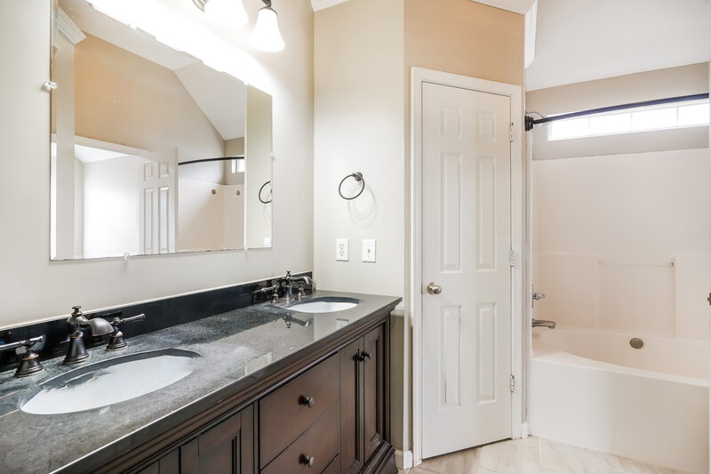 1,920/Mo, 4229 Nandina Ct Murfreesboro, TN 37129 Main Bathroom View